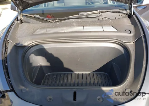 2022 Tesla Model Y Long Range Dual Motor All-Wheel Drive z USA, uszkodzony, nr VIN 7SAYGDEE3NF410748